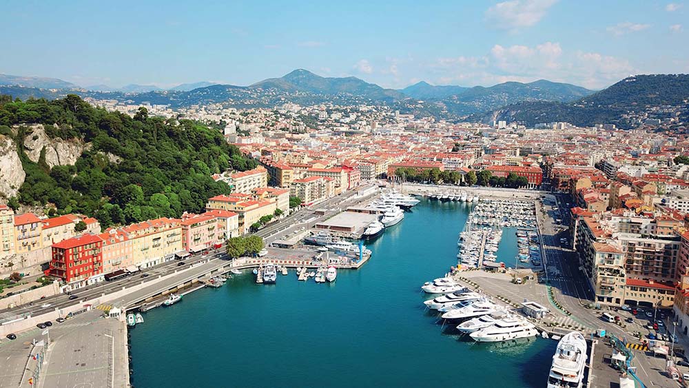 Vue aérienne du port de Nice