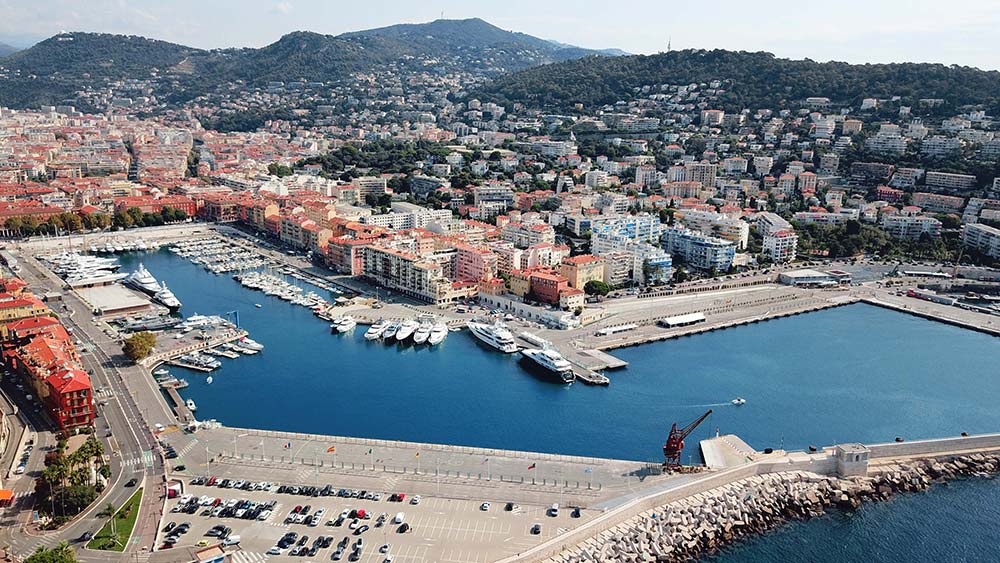 Vue aérienne du port de Nice
